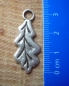 Preview: 3 Anhänger "Eichenblatt", antik-silberfarben, ca. 3,3 cm