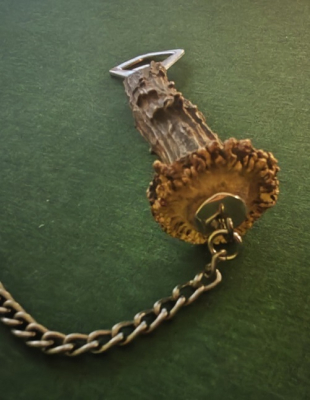 1 Flaschenöffner / Kapselheber mit Rehhorngriff und Kette