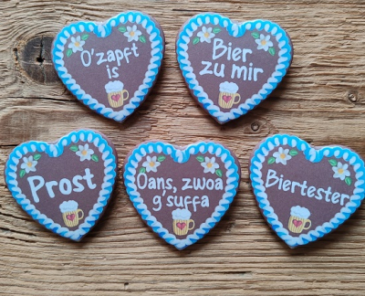 Preview: 50 Herzbuttons "Lebkuchenherz", bunte Mischung, ca. 57 x 54 mm, Angebot für Wiederverkäufer, Vereine etc.