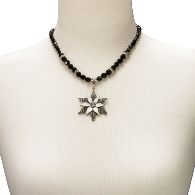 1 Perlenkette "Glamour-Edelweiß" von Alpenflüstern, schwarz