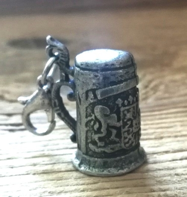 Preview: 1 Anhänger Maßkrug
