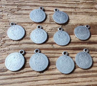 10 Münz-Anhänger, antik-silberfarben, 1,5 cm