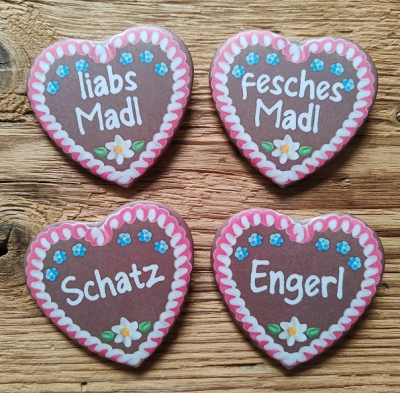 1 Herzbutton "Lebuchenherz" mit Spruch nach Wahl, ca. 57 x 54 mm