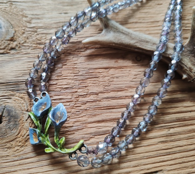 1 hübsches Collier von Alpenwahn, graublau