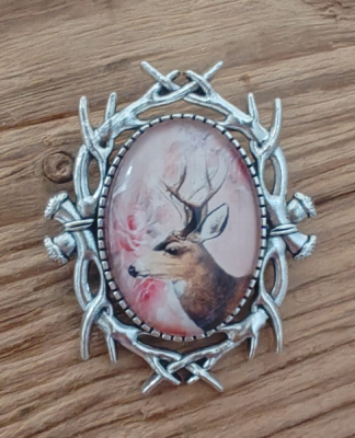 1 ovale Trachtenbrosche, "Hirschkopf", silberfarben