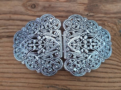 1 Schließe, Dirndlschließe, Schürzenschließe, antik-silberfarben, ca. 9 x 5,2 cm, Steg ca. 3,5 cm