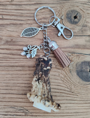 1 Schlüssel-/Taschenanhänger mit Echthorn
