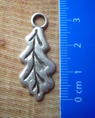 3 Anhänger "Eichenblatt", antik-silberfarben, ca. 3,3 cm