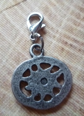 1 Charivarianhänger Edelweiß, antik-silberfarben, ca. 4 cm