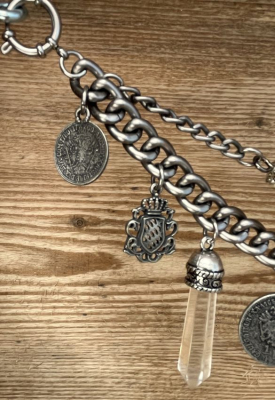 Preview: 1 Lederhosen-Charivari, zweireihig, Unikat, 11 Anhänger, antik-silberfarben, ca. 33 cm