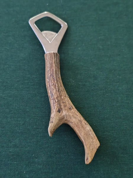 1 Flaschenöffner / Kapselheber mit Rehhorngriff