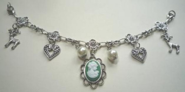 1 Charivari, Kamee grün, 21 cm