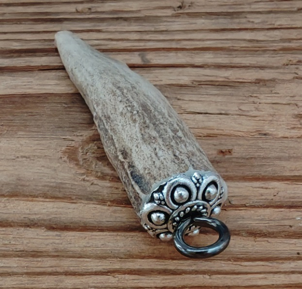 1 Charivarianhänger "Horn" , Trachtenanhänger, ca. 6,4 cm