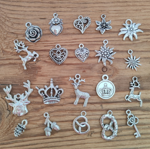 20 Trachtenanhänger gemischt, antik-silberfarben