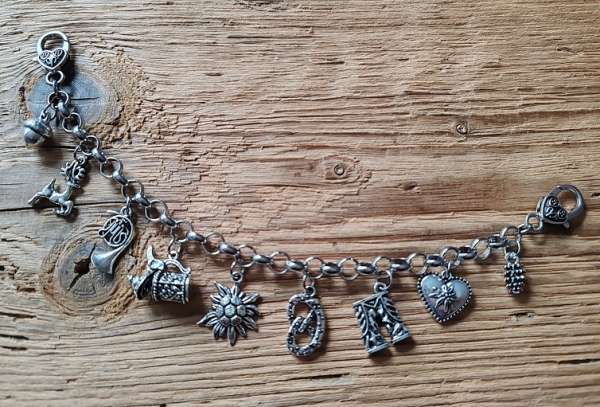 Charivari mit 9 Anhängern, antik-silberfarben, ca. 24,5 cm