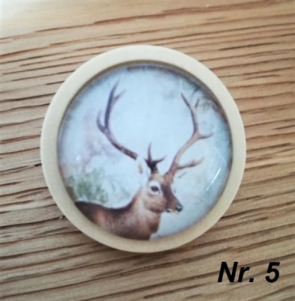 1 Holz-Brosche,  Hirsch- oder Rehemotiv, 6 Motive zur Wahl