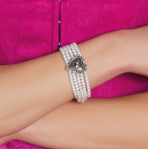 5-reihiges Perlenarmband "Margarete", creme-weiß, von Alpenflüstern