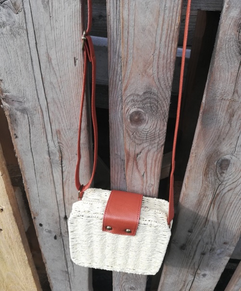 1 Basttasche / Flechttasche, mehrere Farben zur Wahl
