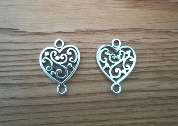10 Verbinder, Herz, 19 x 15 mm, antik-silberfarben