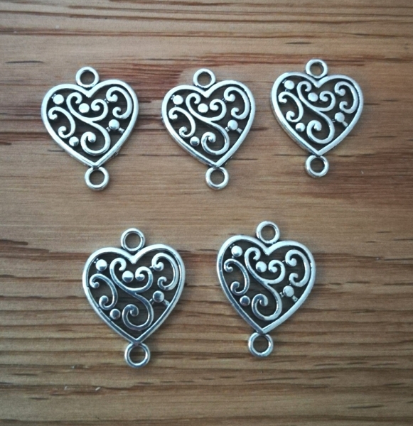 10 Verbinder, Herz, 19 x 15 mm, antik-silberfarben