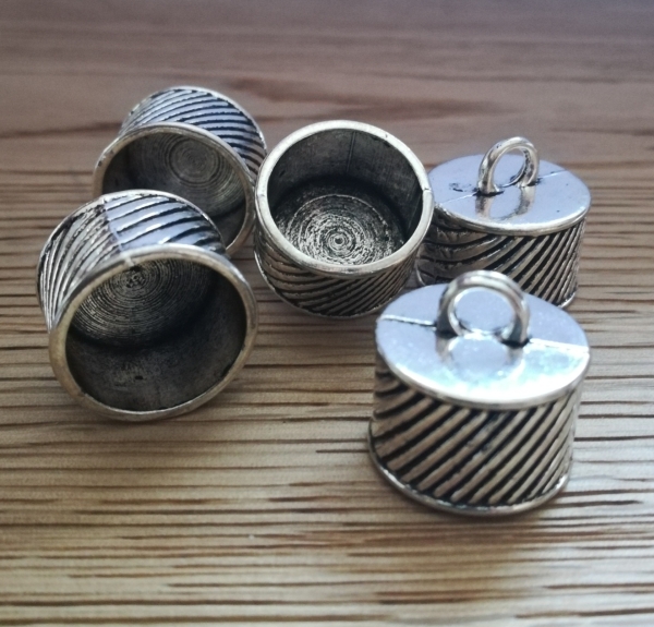 5 Endkappen, 16 x 15 mm, antik-silberfarben
