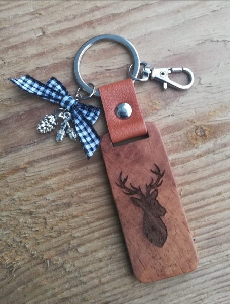 1 Schlüsselanhänger / Taschenanhänger "Hirsch" mit Schleife