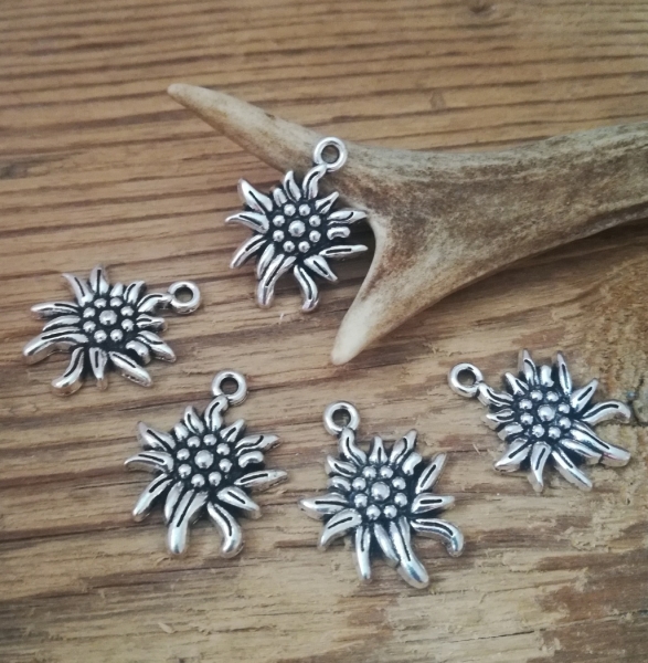 10 Anhänger Edelweiss, antik-silberfarben, 20 x 14 mm