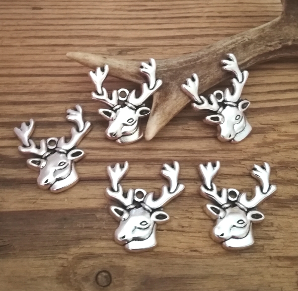 Hirschkopf-Anhänger, antik-silberfarben, 22 x 25 mm