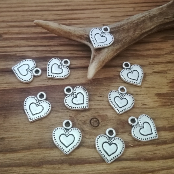 10 Herz-Anhänger, antik-silberfarben, 13 x 12 mm