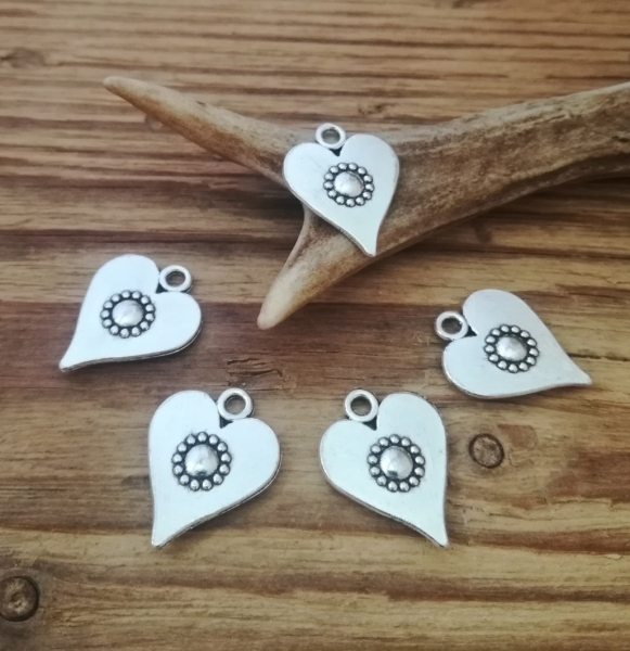 10 Herz-Anhänger, antik-silberfarben, ca. 15 x 19 mm