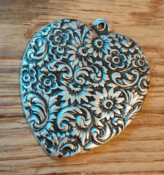 1 großer Herz-Anhänger, ca. 5 cm, antik-silberfarben