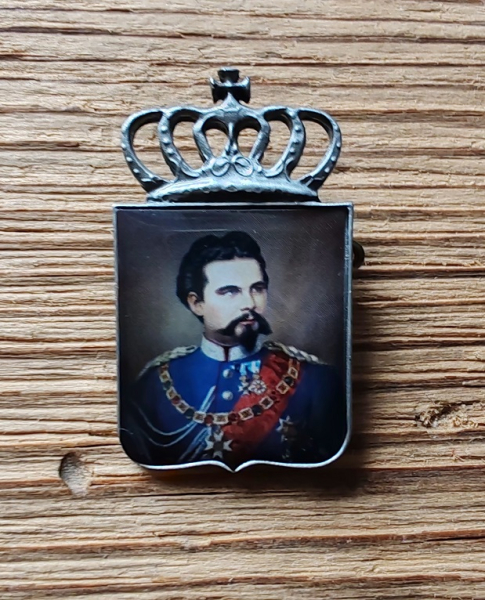 1 Anstecker / Brosche "König Ludwig II"