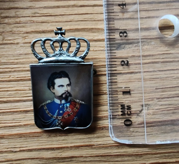 1 Anstecker / Brosche "König Ludwig II"