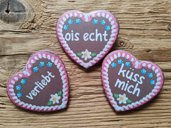 1 Herzbutton "Lebuchenherz" mit Spruch nach Wahl, ca. 57 x 54 mm