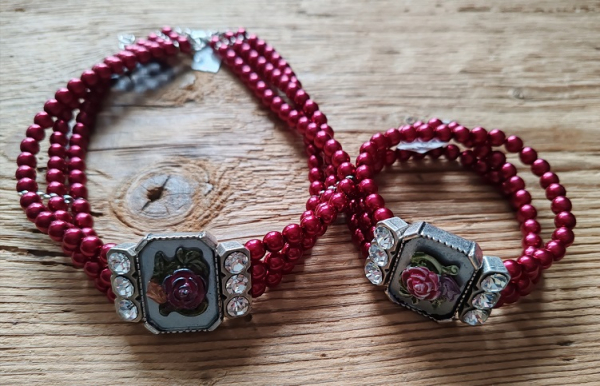 1 hübsches Set: Perlenkropfkette mit passendem Armband von Alpenwahn, rot