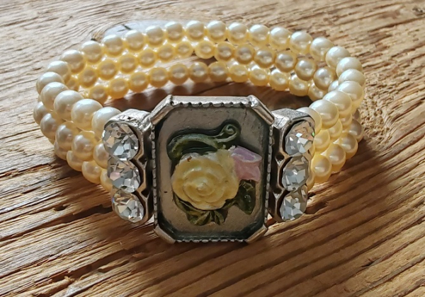 3-reihiges Perlenarmband, creme, von Alpenwahn