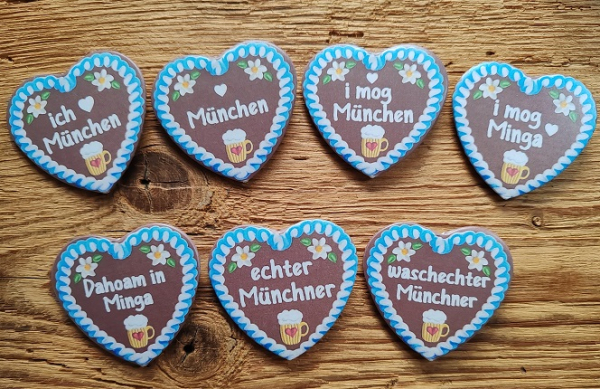 1 Herzbutton "Lebkuchenherz", mit München-Sprüchen, ca. 57 x 54 mm