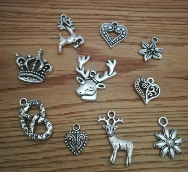 100 kleine Trachtenanhänger, Mischung Nr. 1