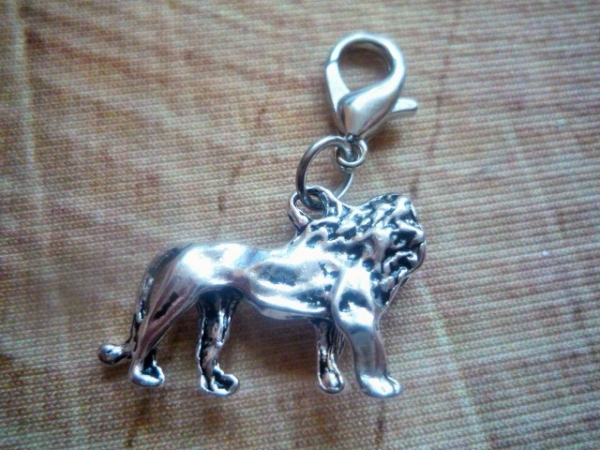 1 Anhänger Löwe, antik-silberfarben