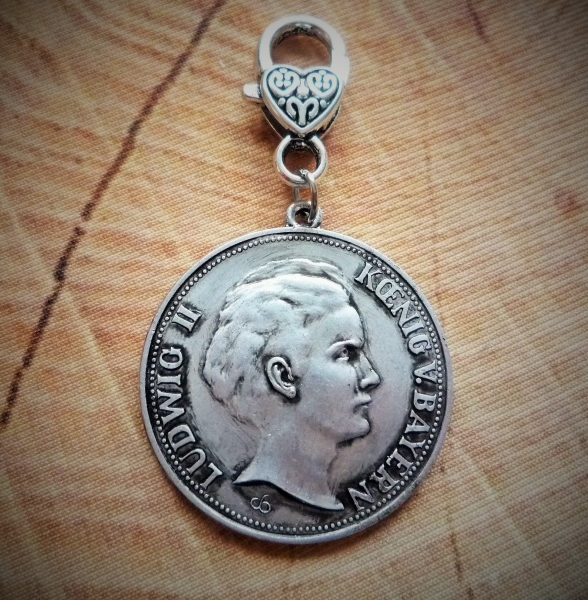 1 großer Charivari-Anhänger "Kini", antik-siberfarben