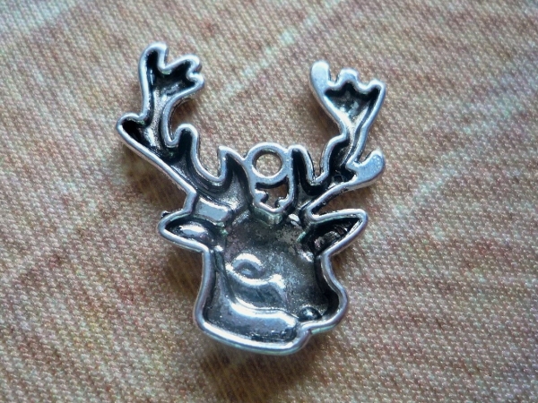 Hirschkopf-Anhänger, antik-silberfarben, 22 x 25 mm