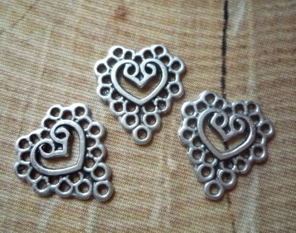 3 Herz-Anhänger, antik-silberfarben, 2,3 cm