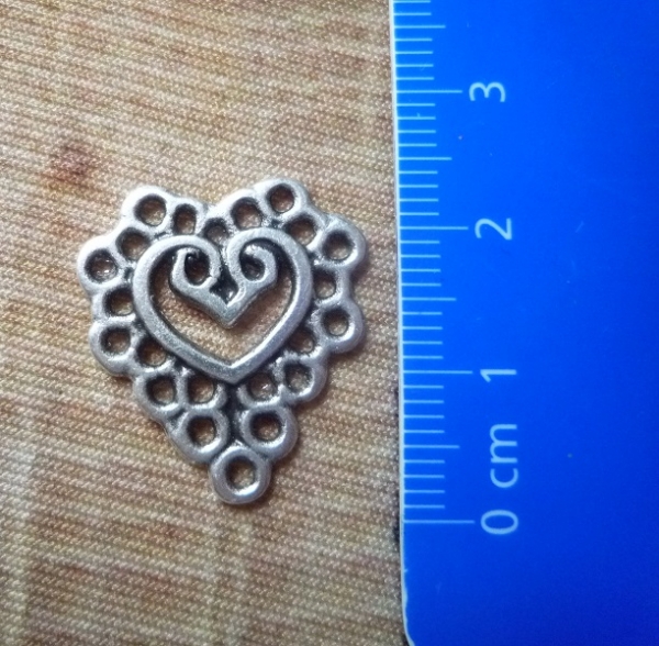 3 Herz-Anhänger, antik-silberfarben, 2,3 cm