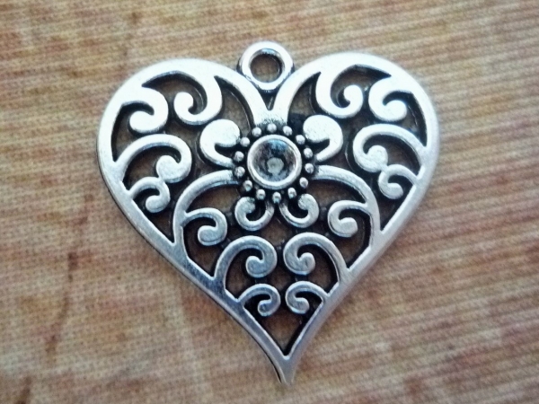 5 Herz-Anhänger, ca. 2,5 cm