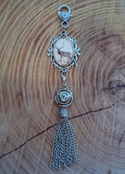 1 Taschenanhänger "Hirsch" mit Metallquaste