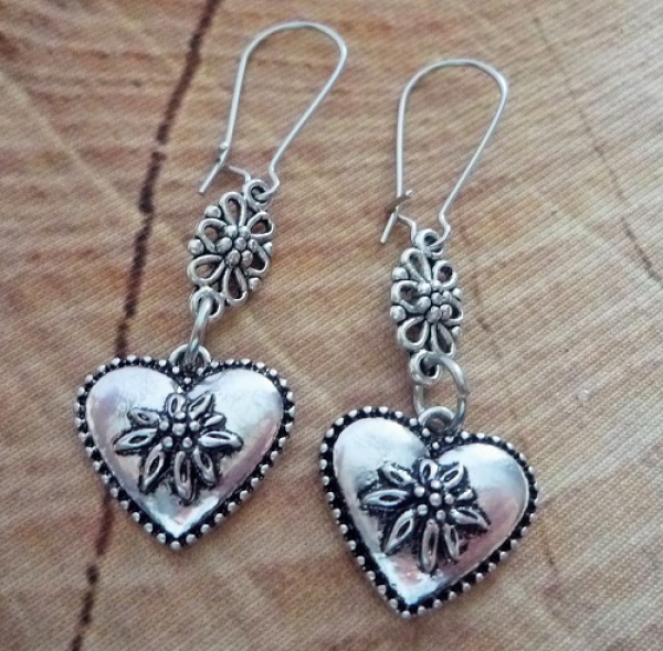 Ohrhänger  Herz mit Edelweiß, antik-silberfarben