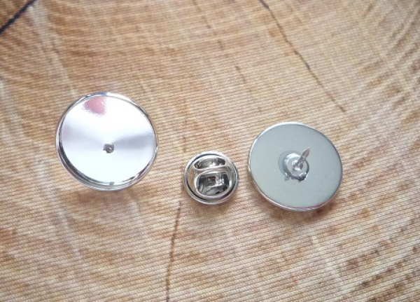 5 Broschenfassungen /Pins für 18 mm Cabochons, silberfarben