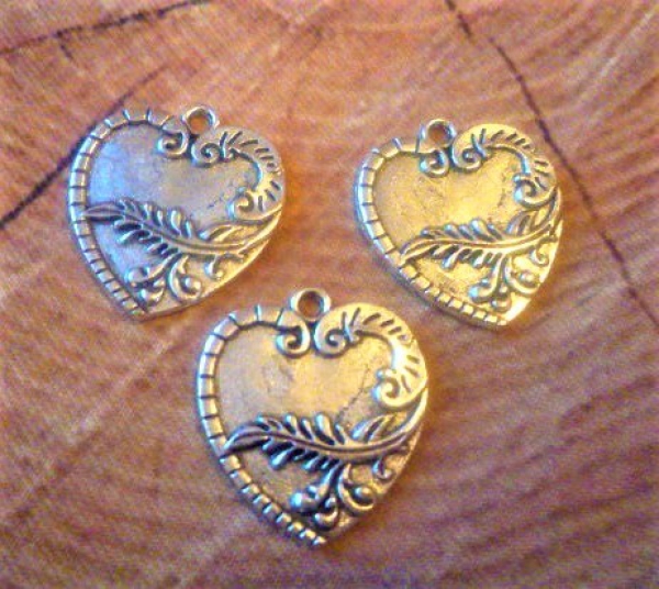 3 Herz-Anhänger, antik-silberfarben, 2,7 cm