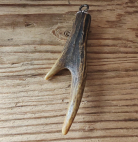 1 Charivarianhänger "Horn", 2 Spitzen, ca. 8,5 cm