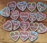 50 Herzbuttons "Lebkuchenherz", bunte Mischung, ca. 57 x 54 mm, Angebot für Wiederverkäufer, Vereine etc.